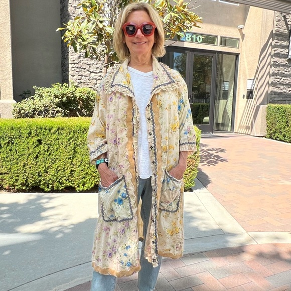 Magnolia Pearl Floral Cream Trench Coat - Picture 2 of 9